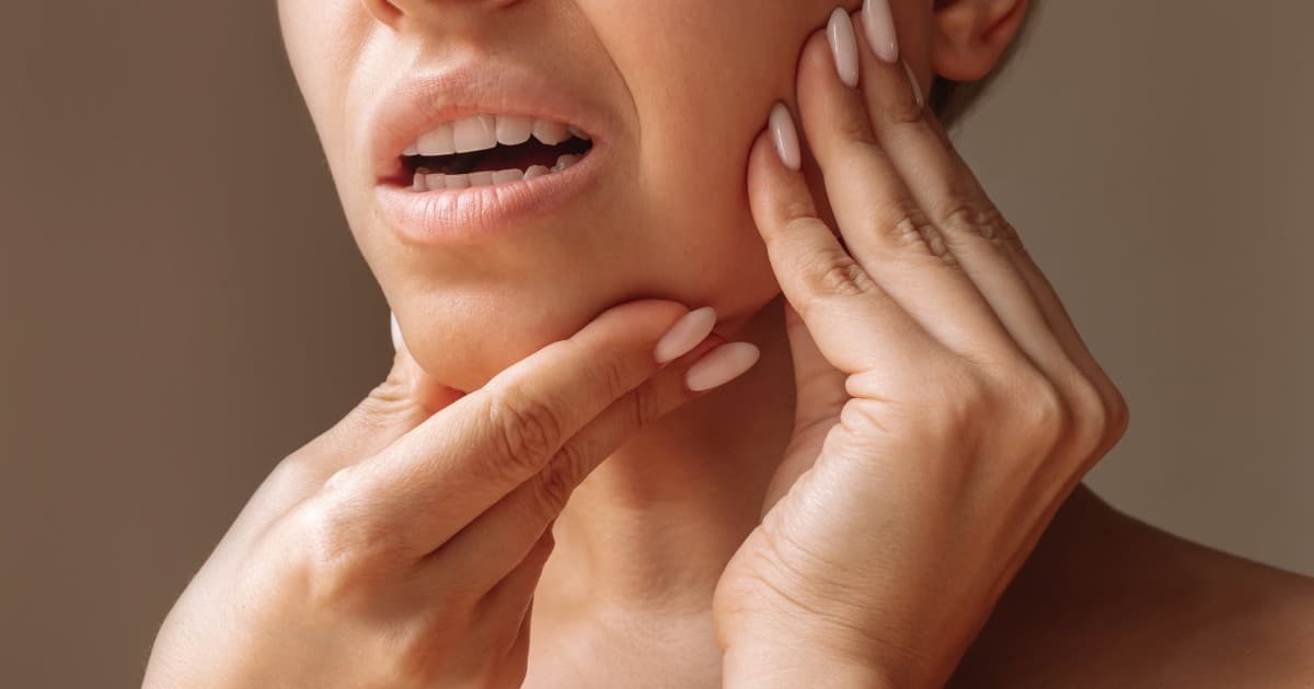 Kopfschmerzen, Nackenverspannung oder Beschwerden beim Kauen? Was dahinterstecken kann